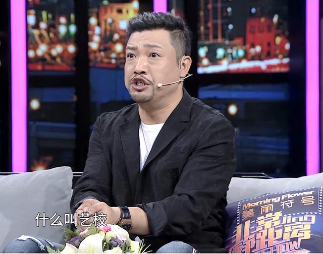 欢乐喜剧人贾冰近况，41岁演“财神爷”