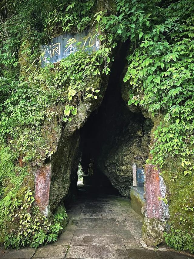 峨眉山识途旅游网，峨眉山徒步旅游攻略要详细实用