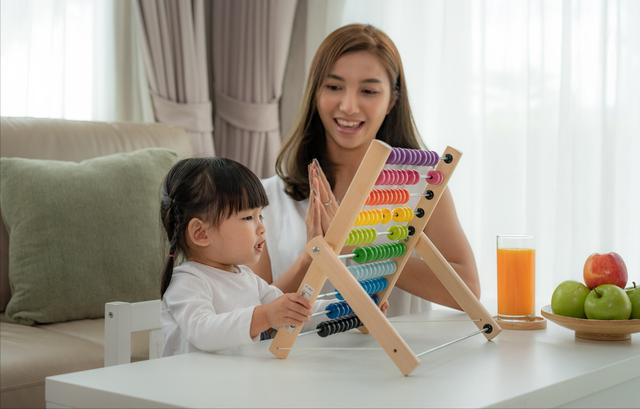 如何在家上早教班，适合普通家庭的早教方法