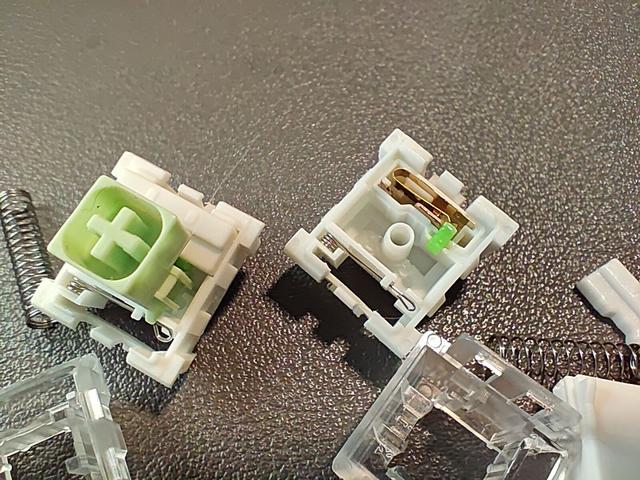 机械键盘推荐100-200 黑轴，樱桃轴已死谁在蹦迪