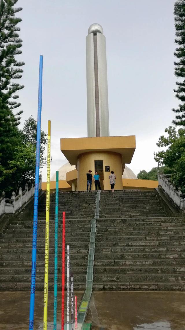 北回归线标志园，昆明墨江北回归线标志园（游客排队喝井水：就会生双胞胎）