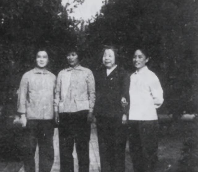 周总理后人今何在，与他血脉相亲的两兄弟