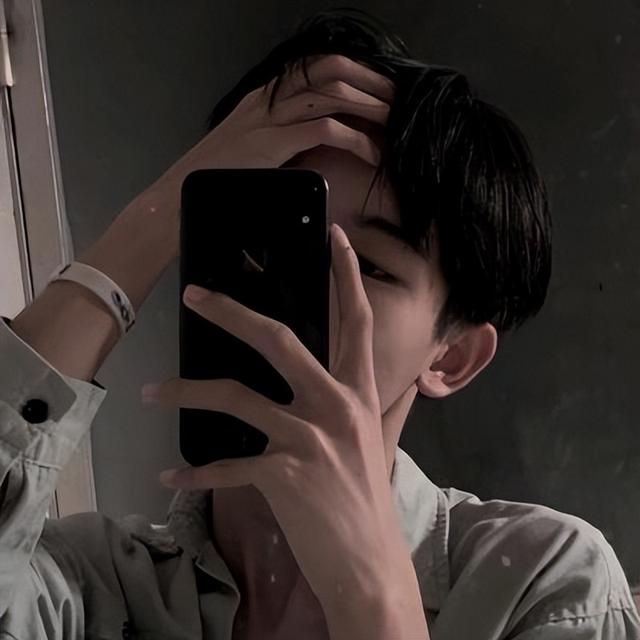 高冷男神必备头像背影小学生，青春满满的孤独感少男头像