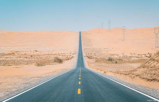 塔克拉玛干沙漠最美自驾路线，自驾塔克拉玛干