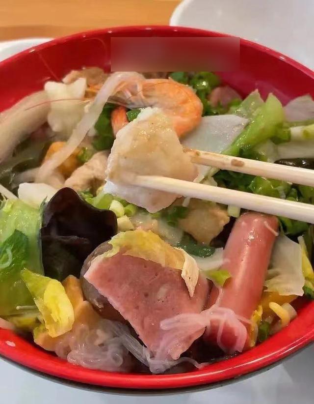 14元麻辣燙事件,剛剛點了一份麻辣燙過稱的時候阿姨說不夠14塊錢 14元麻辣燙事件,剛剛點了一份麻辣燙過稱的時候阿姨說不夠14塊錢