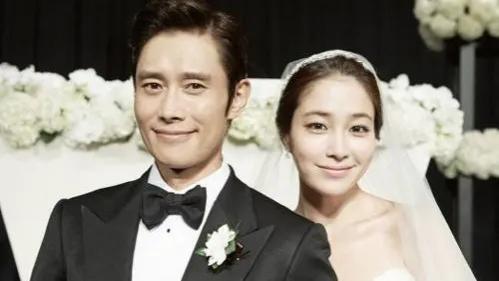 李秉宪宋慧乔之间的关系，韩国最完美男人李秉宪