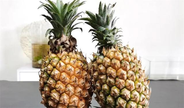 怎么挑菠萝又甜又多，只要看一眼这个位置