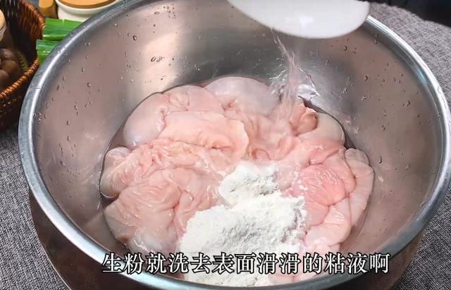 酸菜肥肠的做法，酸菜焖肥肠做法