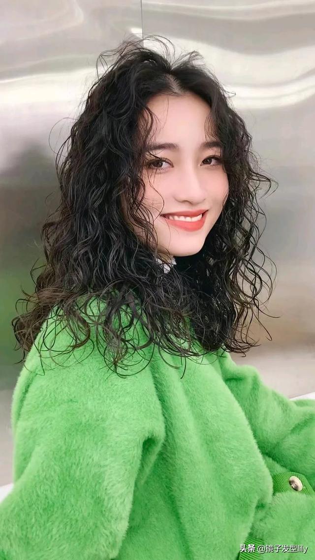 女士头发造型中长发，当下发廊最火女发14款