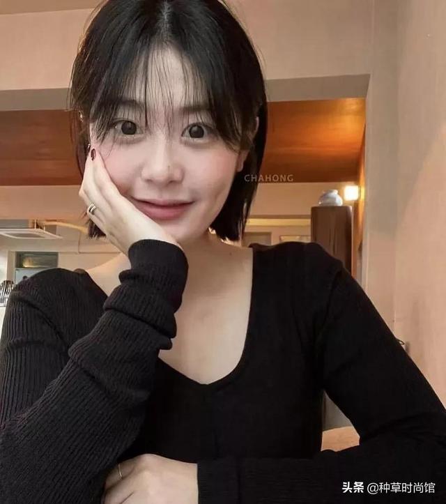 披头发的发型短款，主要看这3个特征