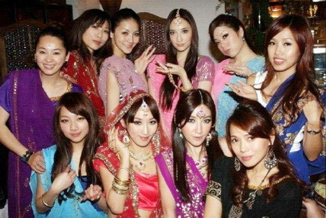 吴佩慈刚出道时的样子，看吴佩慈朋友圈的变更