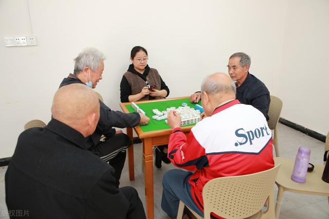 退休老人晚年怎么过，三位老人告诉你