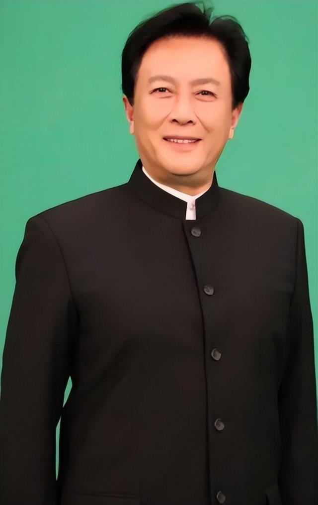 唐国强的妻子是谁，唐国强两段婚姻（唐国强前妻和现任是谁）