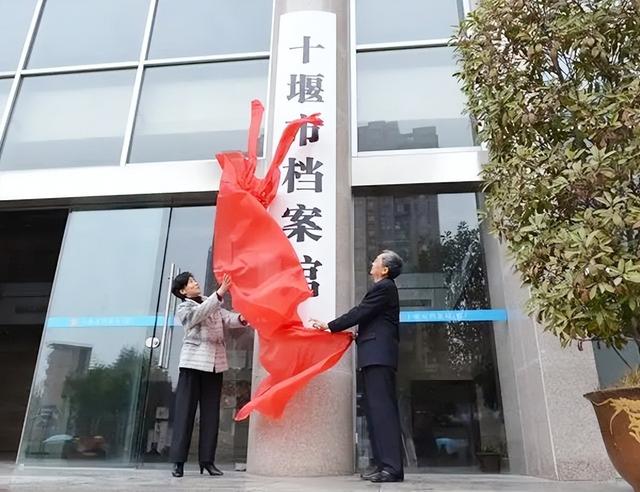 在家翻一百年以前的老族谱，想知道祖上兴不兴旺