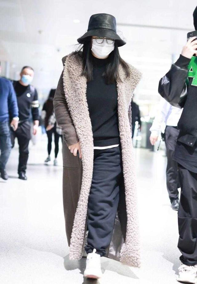 李湘服装搭配，李湘身材微胖却挺懂搭配