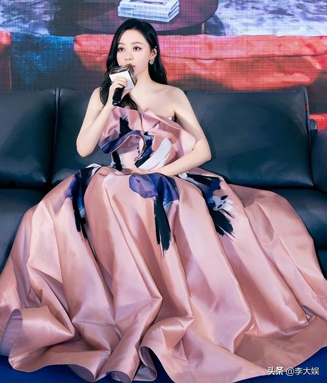 王俊凯跟唱周杰伦部分，周杰伦发新专辑场面盛大