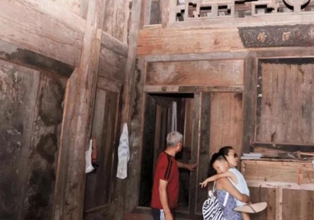 老农有座祖传金丝楠木屋，湖北一金丝楠木屋估值8亿