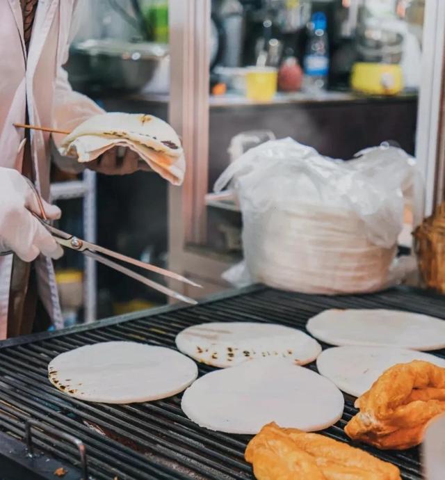 云南十八怪美食，云南最难忘的十道美食（云南十八怪之牛奶做成片片卖）