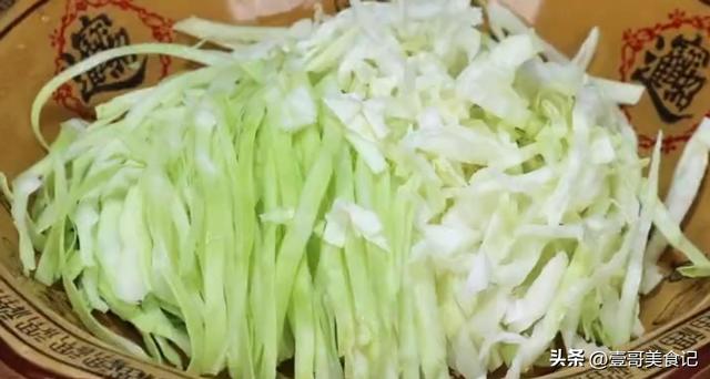 包菜怎么炒才好吃，包菜如何炒得更好吃（炒包菜别直接下锅炒）