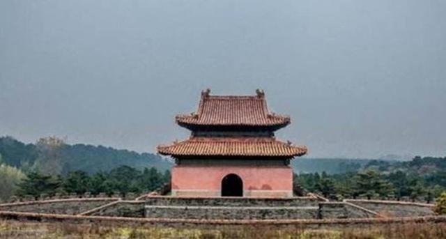 康熙墓被盗了吗，康熙陵墓被盗文物都在哪里（康熙遗体在冷水里泡了60年）