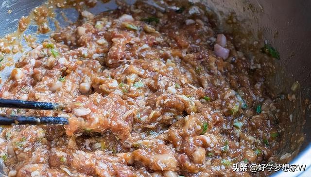 肉馅怎么调鲜嫩多汁，肉馅怎样调才能肉嫩多汁