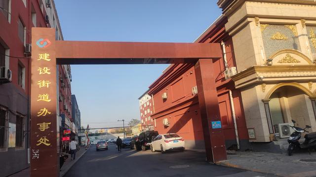 盘锦向海大道与商贸北街交叉路口，盘锦市向海大道