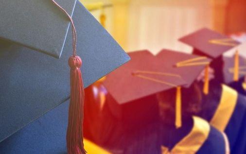 博士后一般几年内毕业，博士后只是一段经历