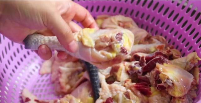 炖鸡用什么调料，炖鸡汤一般放什么配料好吃