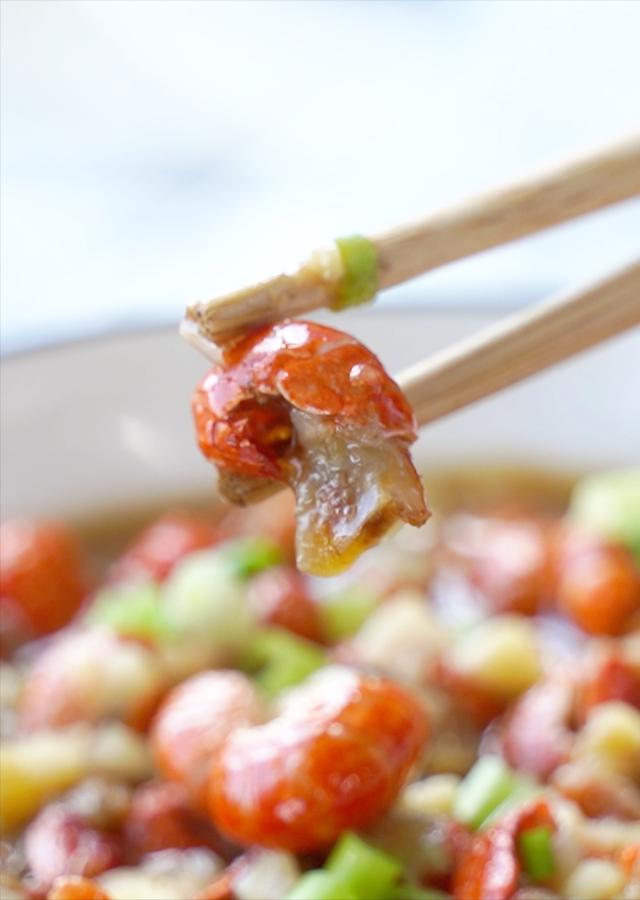 蒜蓉龙虾尾怎么做，蒜蓉龙虾尾好吃的做法（蒜蓉龙虾尾的家常做法全过程）