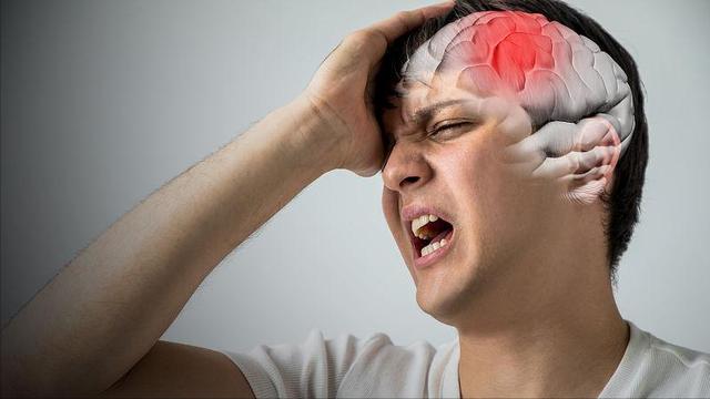 心脏猝死前最主要的三大表现，猝死前三个征兆不止一次提醒过你（生活中心脏猝死前有哪6个明显症状）