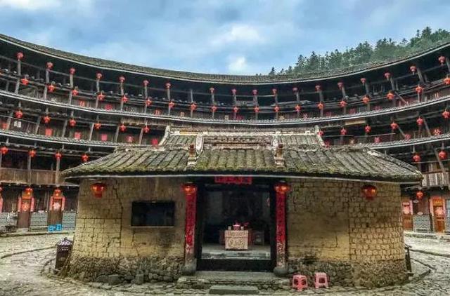 比萨斜塔建筑欣赏，掩藏于九峰十二山的“上海比萨斜塔”