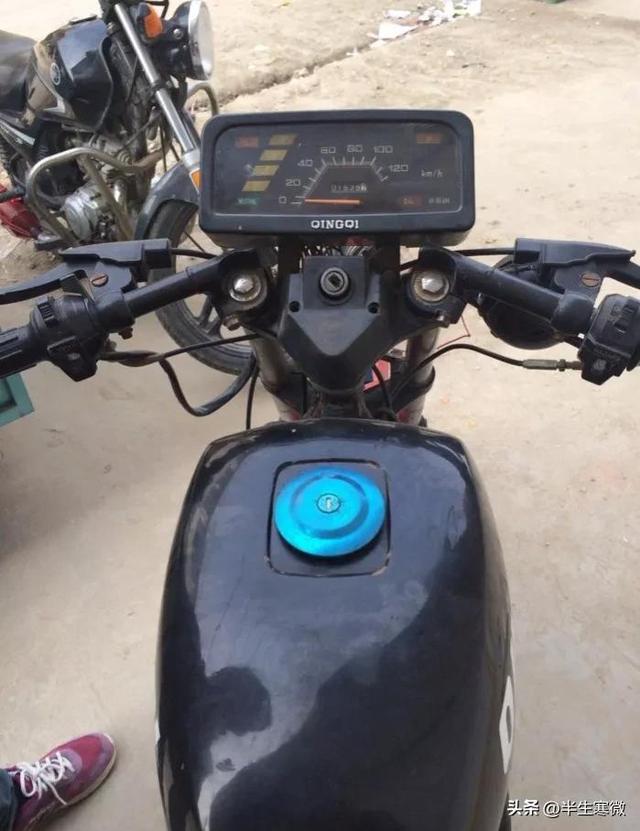 厦门轻骑摩托车，轻骑摩托车种类介绍（轻骑牌15型摩托车送电报的摩托车）