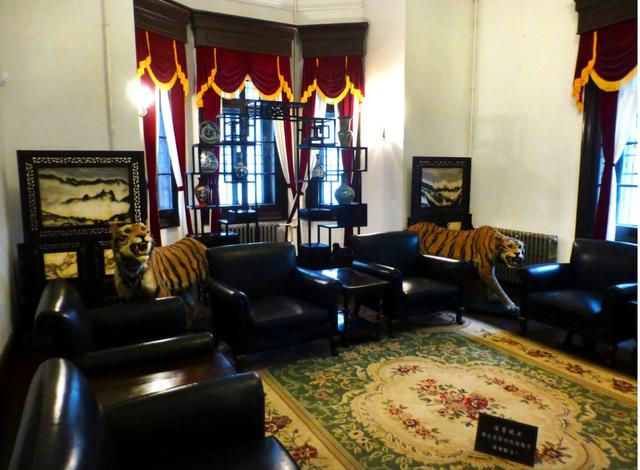 张学良扔银元杀杨宇霆，张学良六掷银元杀杨宇霆