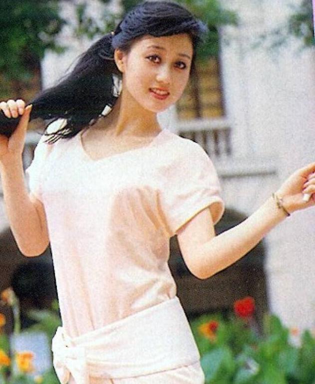 54岁李连杰四个女儿现状，19岁Jada像母亲利智