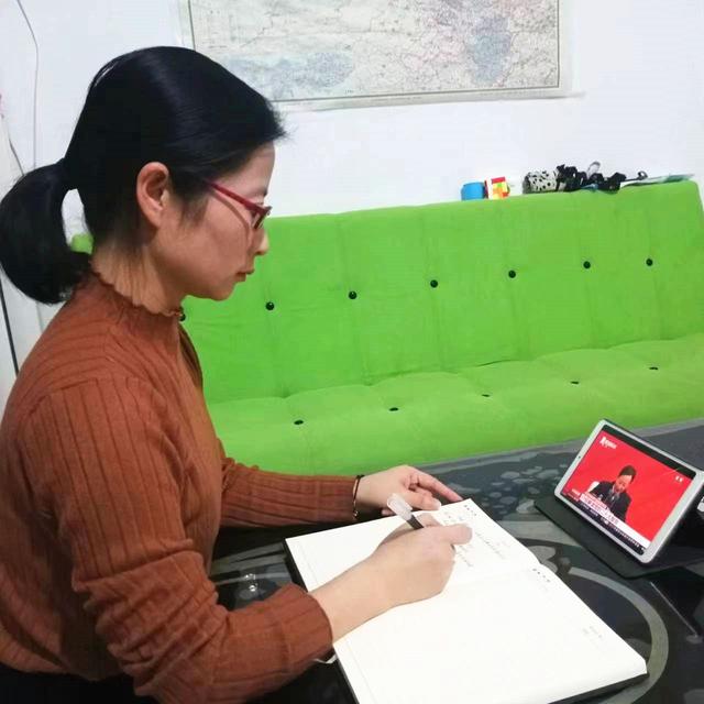 让青春开出绚丽之花，让青春之花绚丽绽放