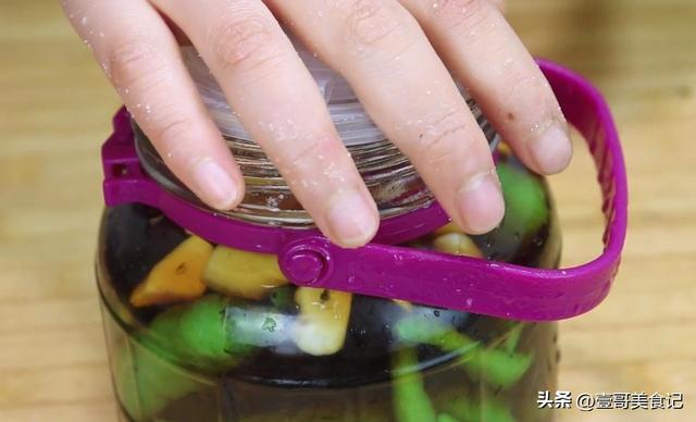 辣椒蘸盐的正宗做法，在农村用辣椒这样做蘸水