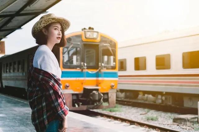 关于暗恋的文案伤感长一点，5.27关于暗恋释怀的10句文案