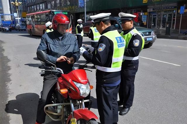 电动摩托车驾驶证要什么条件，电动摩托车登记上牌