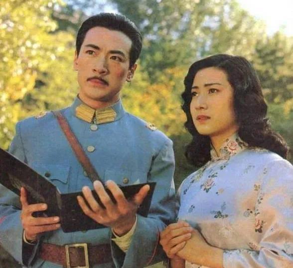 寇振海与妻子李婷，肤白貌美不输女星