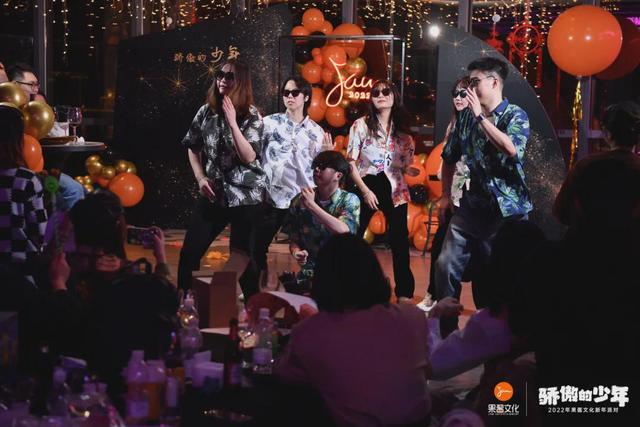 果酱c位出道，年，让我们像喝甜品一样吃蛋糕