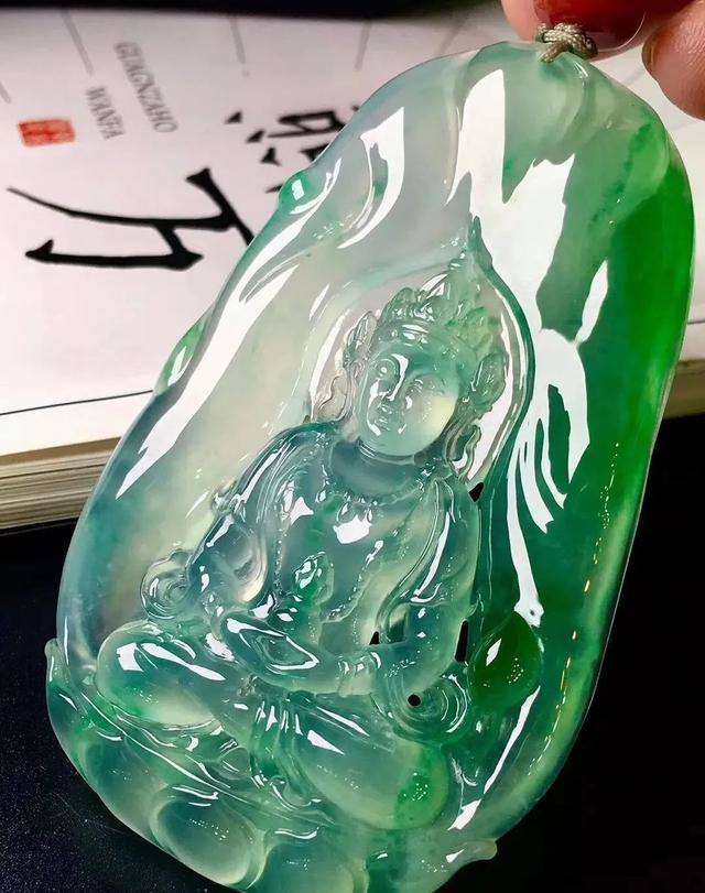 怎么鉴别真假翡翠，翡翠怎么辨别真假的最简单方法（肉眼鉴别翡翠真伪不是难事）