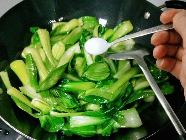 年夜饭菜谱大全20道，年夜饭必备的二十道菜简单好吃（年夜饭会做这20道菜）