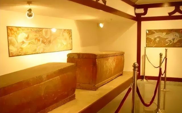 古墓挖出七星石棺，广西挖出北斗七星巨棺