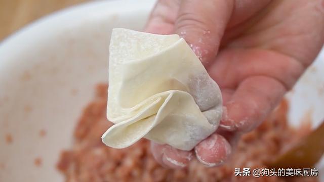 家常馄饨汤怎么调，馄饨汤怎样调制才鲜美（10年店主教你用开水调小馄饨汤）