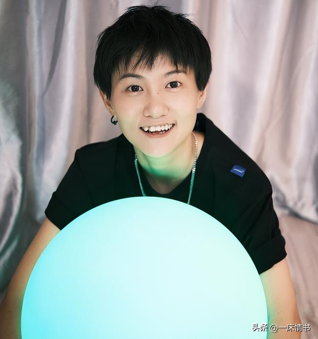苏妙玲早期歌曲，苏妙玲翻唱《我的中国心》唱出年轻人希望与责任