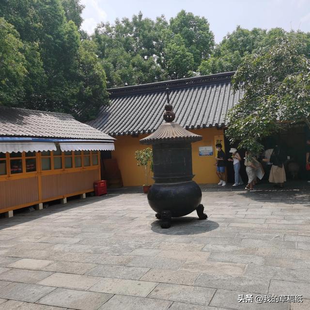 鸡鸣寺在哪个城市，古鸡鸣寺地点（天太热，南京鸡鸣寺的樱花开了）