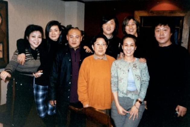 毛阿敏今年多大岁数，毛阿敏40岁嫁给富豪