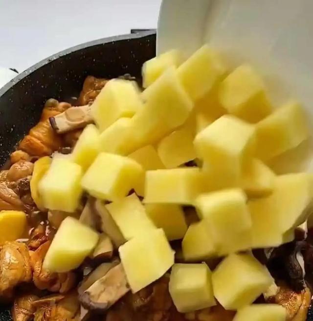 春节吃团圆饭菜谱，春节团圆饭菜单