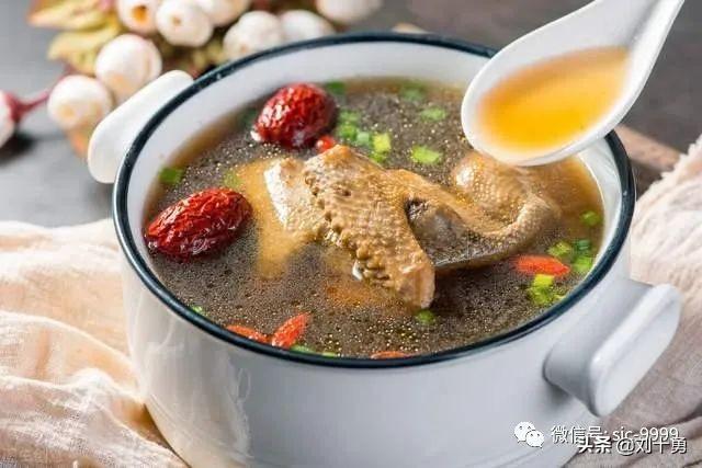 鸽子怎么做好吃，鸽子应该怎么做才好吃（炖鸽子汤需要焯水吗）