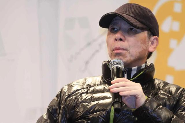 张国立和冯小刚的关系，冯小刚名利双收